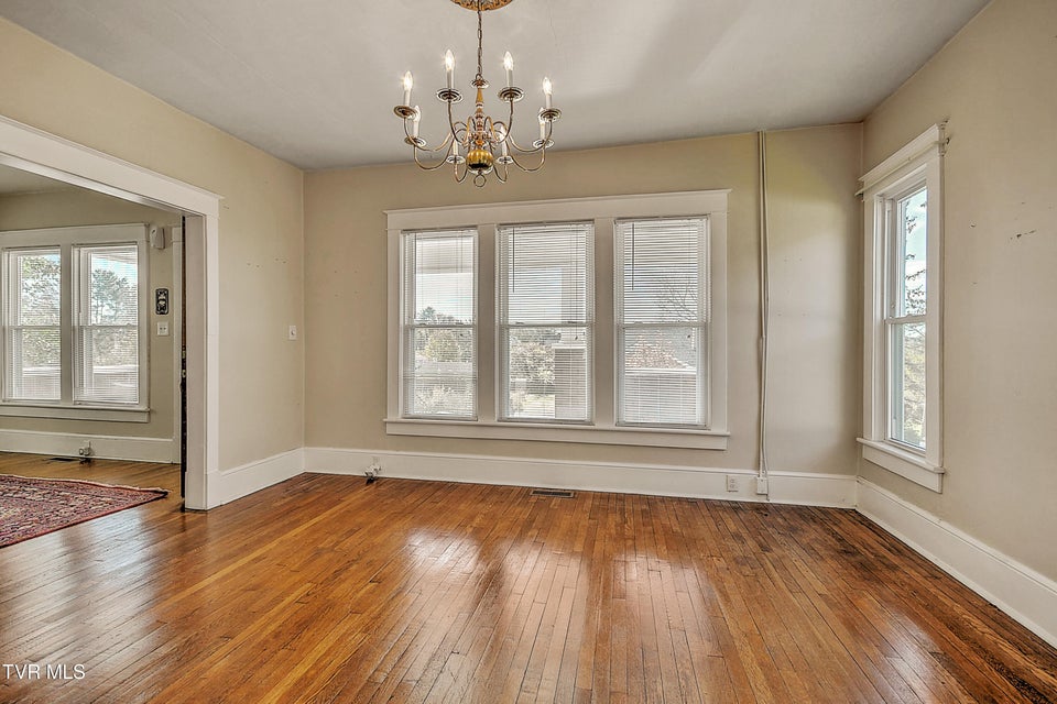 Photo #18: 1009 Lawrence Avenue