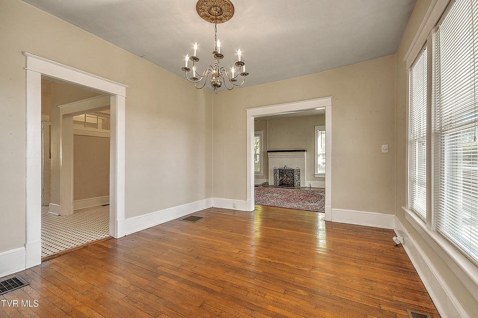 Photo #19: 1009 Lawrence Avenue