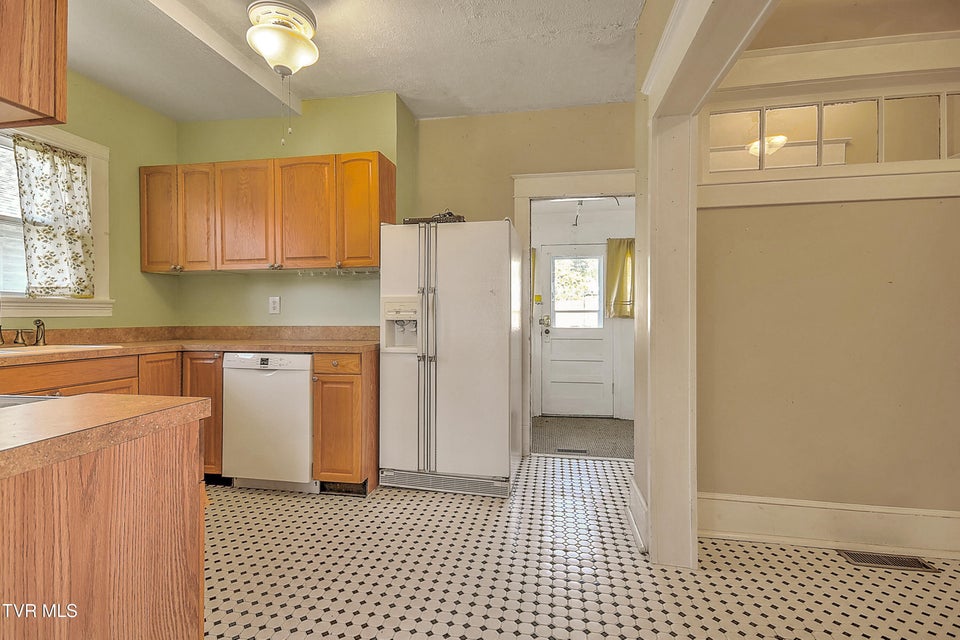 Photo #20: 1009 Lawrence Avenue