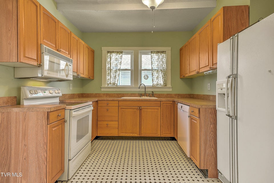 Photo #22: 1009 Lawrence Avenue