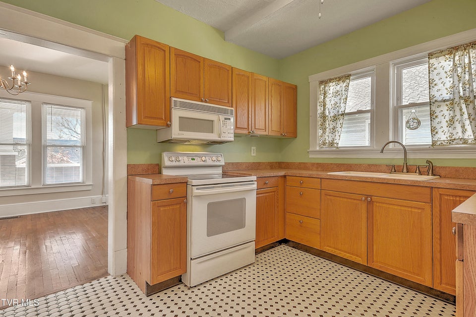 Photo #23: 1009 Lawrence Avenue