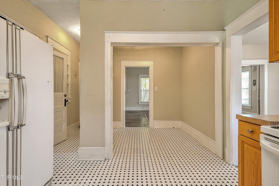 Photo #24: 1009 Lawrence Avenue