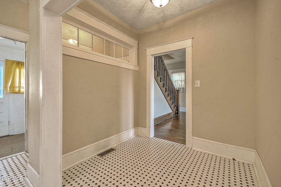 Photo #25: 1009 Lawrence Avenue