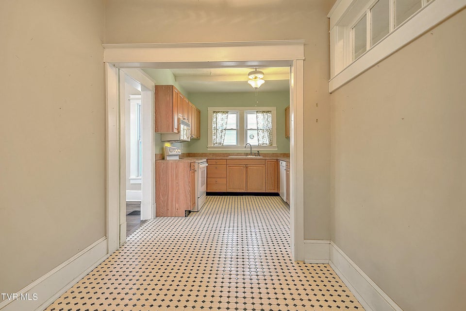 Photo #26: 1009 Lawrence Avenue