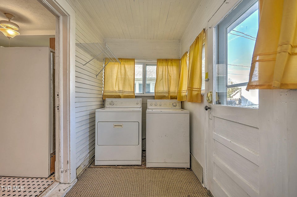 Photo #27: 1009 Lawrence Avenue