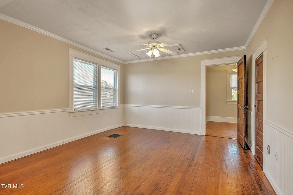 Photo #34: 1009 Lawrence Avenue