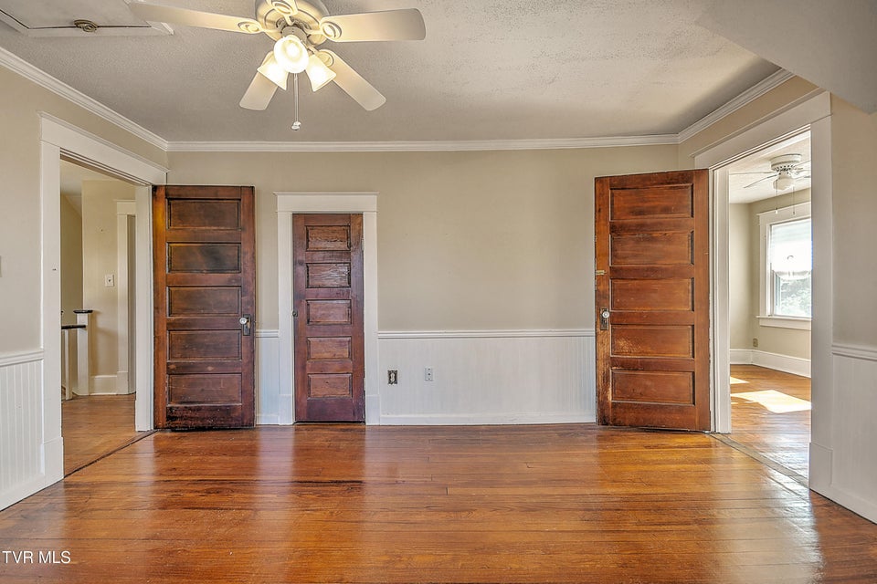 Photo #35: 1009 Lawrence Avenue