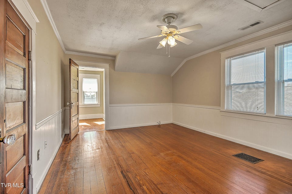 Photo #36: 1009 Lawrence Avenue