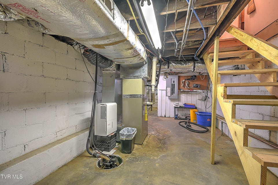 Photo #39: 1009 Lawrence Avenue