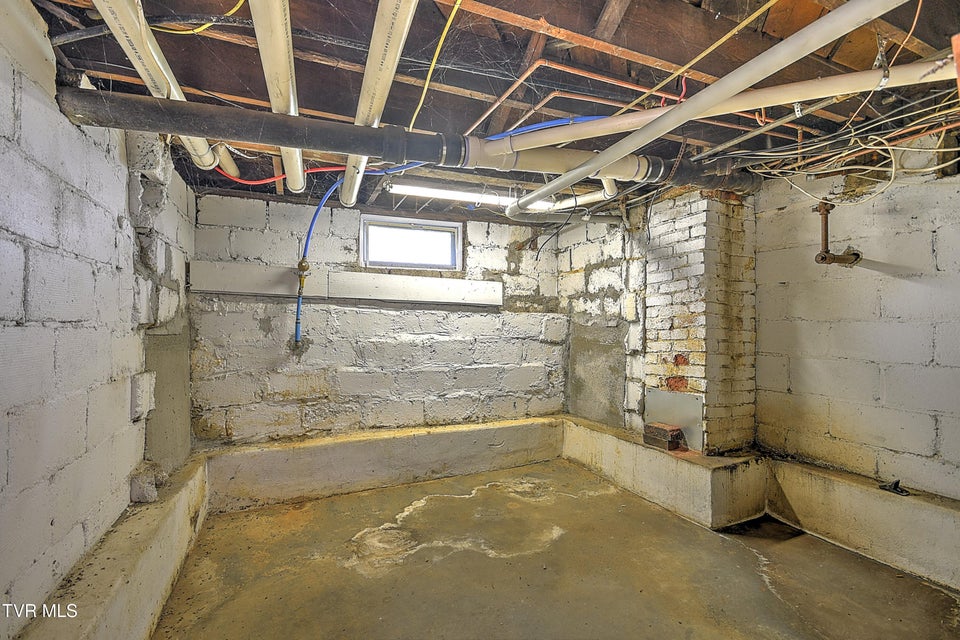 Photo #40: 1009 Lawrence Avenue