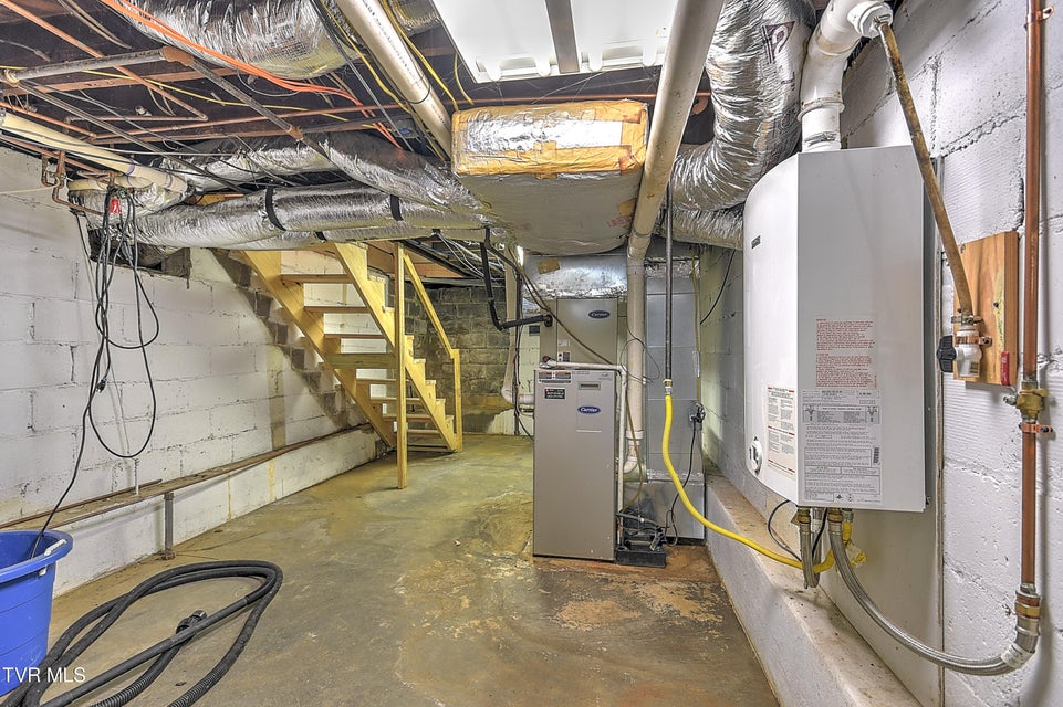 Photo #41: 1009 Lawrence Avenue