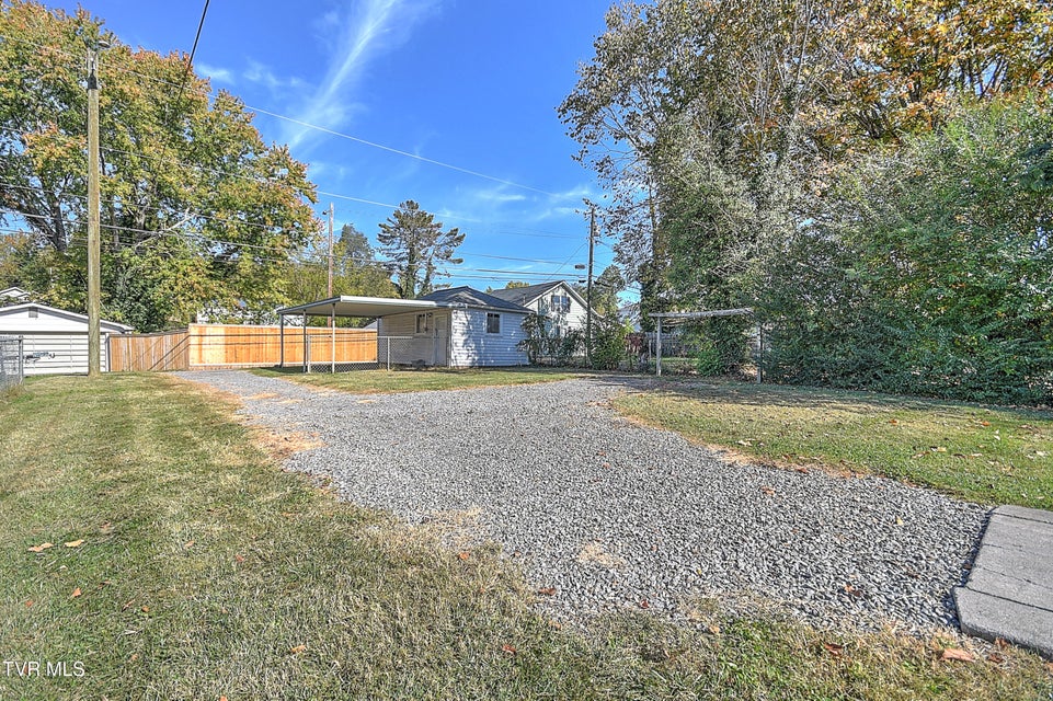 Photo #45: 1009 Lawrence Avenue