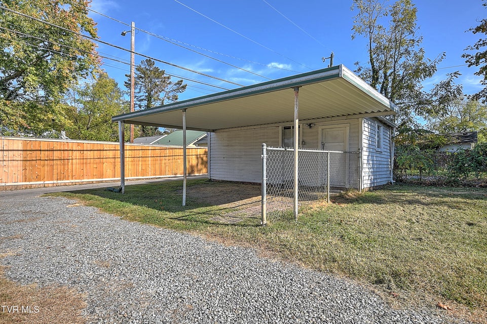 Photo #47: 1009 Lawrence Avenue