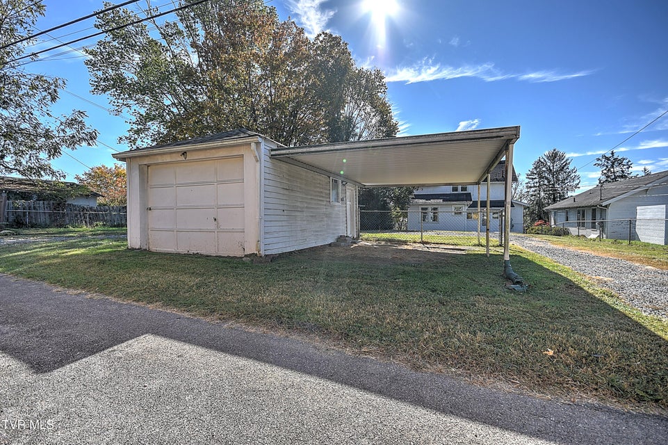 Photo #49: 1009 Lawrence Avenue