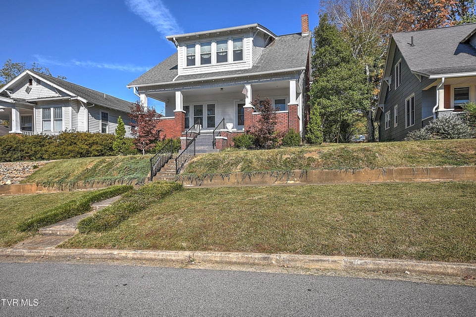 Photo #51: 1009 Lawrence Avenue