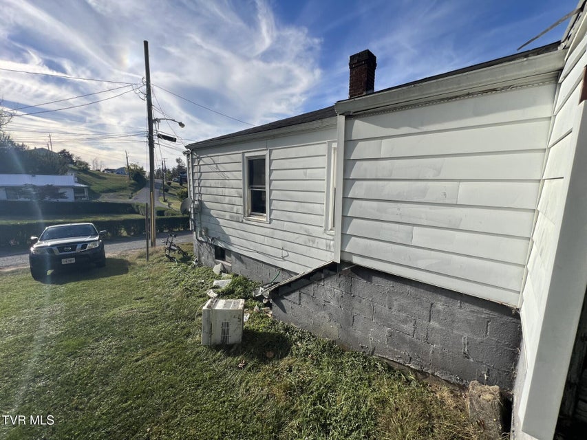 Photo #2: 703 Iron Street