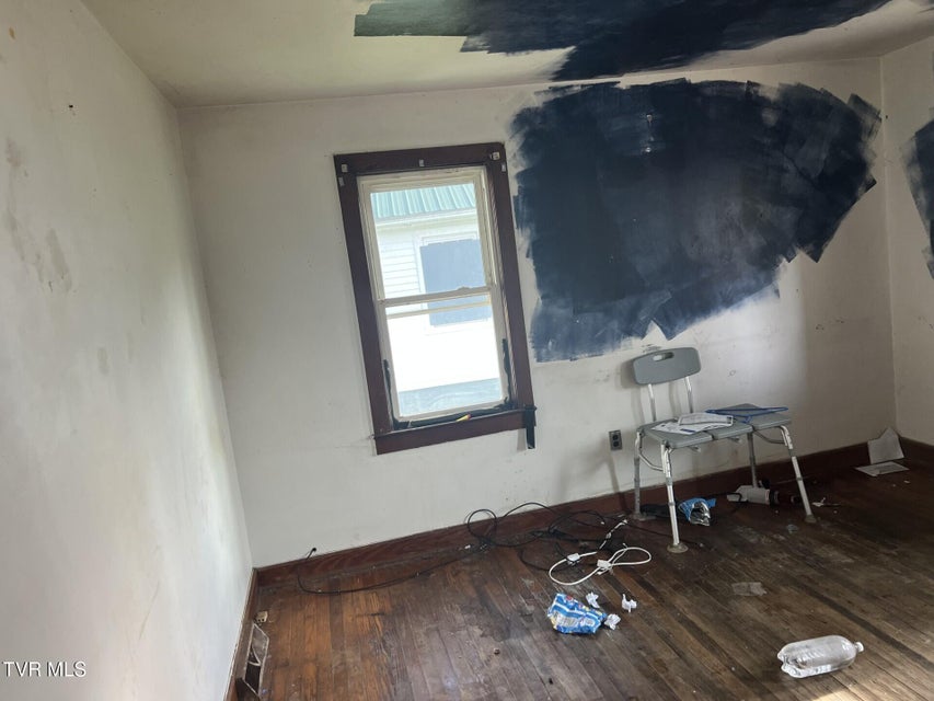 Photo #6: 703 Iron Street