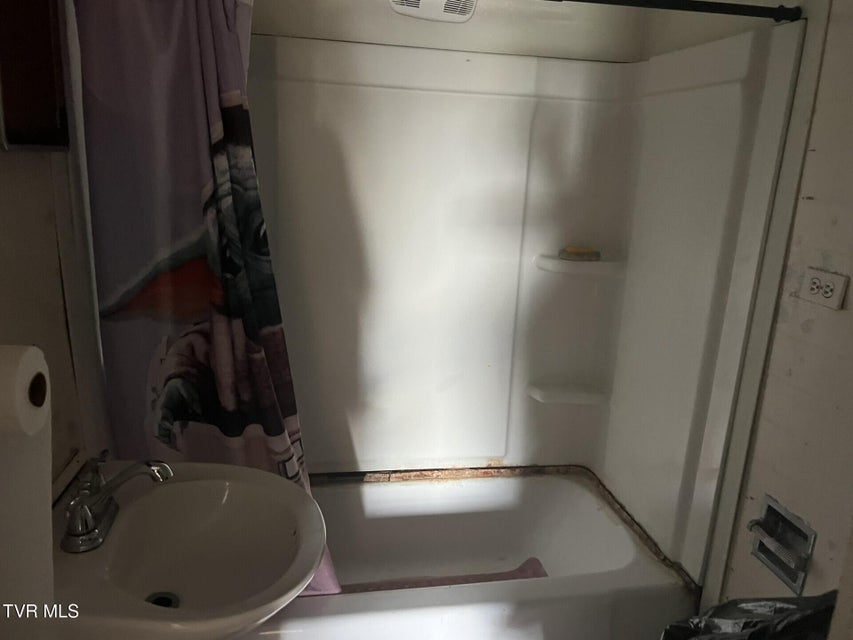 Photo #9: 703 Iron Street