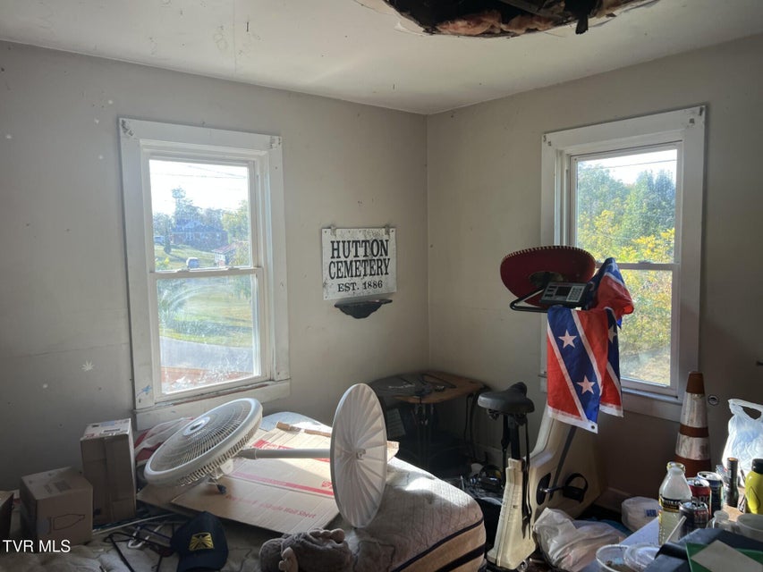 Photo #8: 703 Iron Street