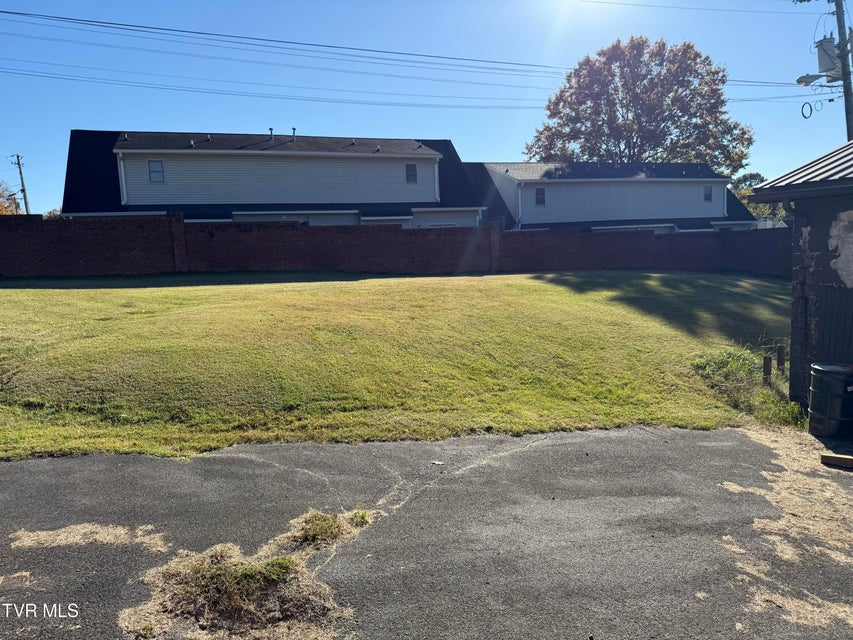 Photo #6: 1801 Lakeview Dr Drive