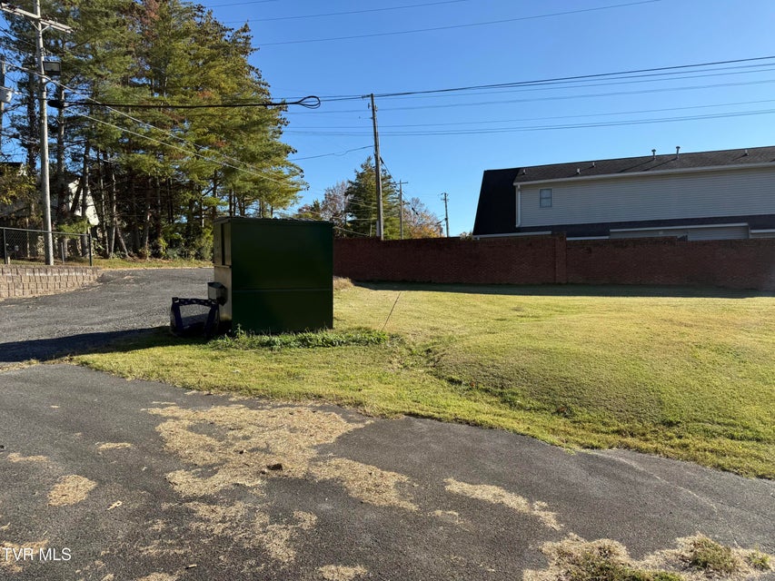 Photo #7: 1801 Lakeview Dr Drive