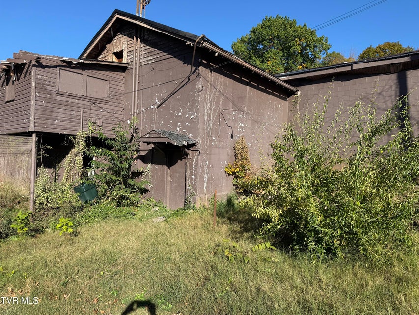 Photo #10: 1801 Lakeview Dr Drive