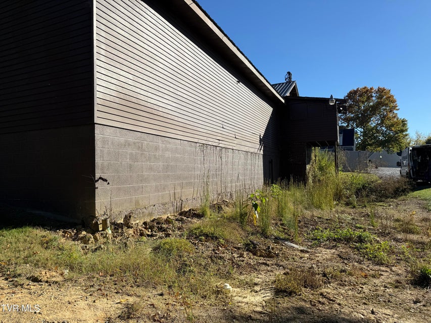 Photo #11: 1801 Lakeview Dr Drive