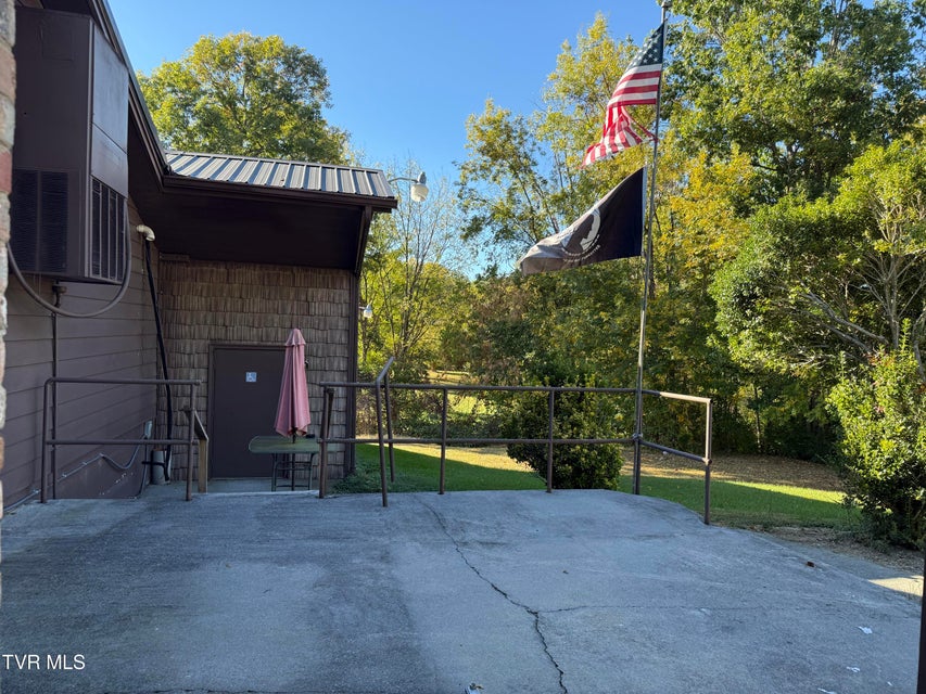 Photo #13: 1801 Lakeview Dr Drive