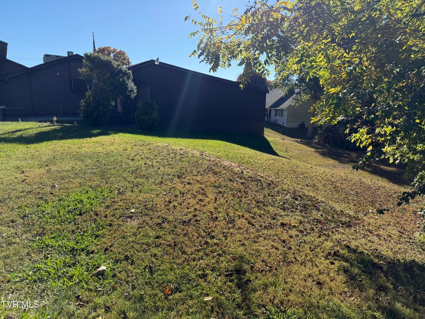 Photo #15: 1801 Lakeview Dr Drive