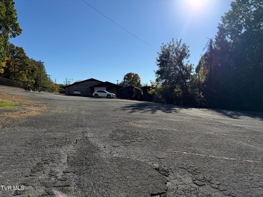 Photo #17: 1801 Lakeview Dr Drive