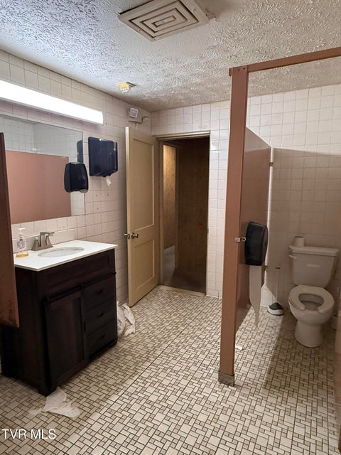 Photo #41: 1801 Lakeview Dr Drive