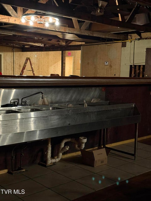 Photo #37: 1801 Lakeview Dr Drive