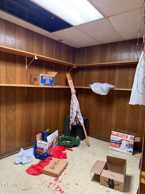 Photo #21: 1801 Lakeview Dr Drive