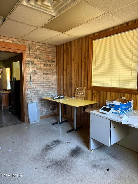 Photo #19: 1801 Lakeview Dr Drive