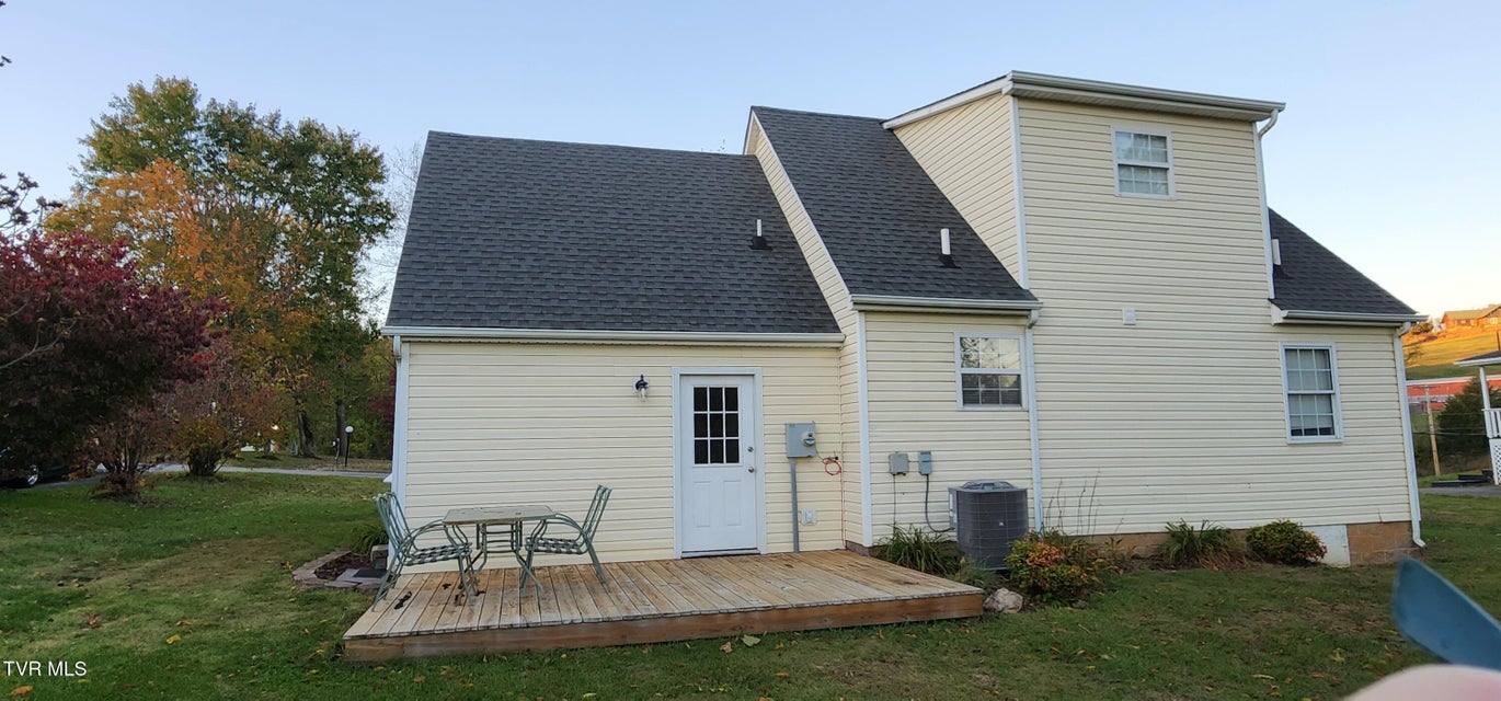 Photo #31: 214 Hallock Drive