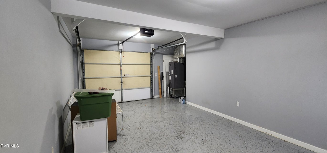 Photo #27: 214 Hallock Drive
