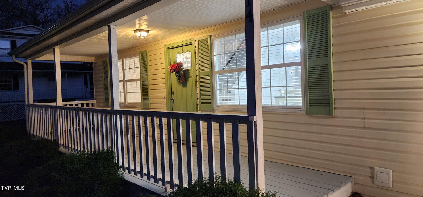 Photo #33: 214 Hallock Drive