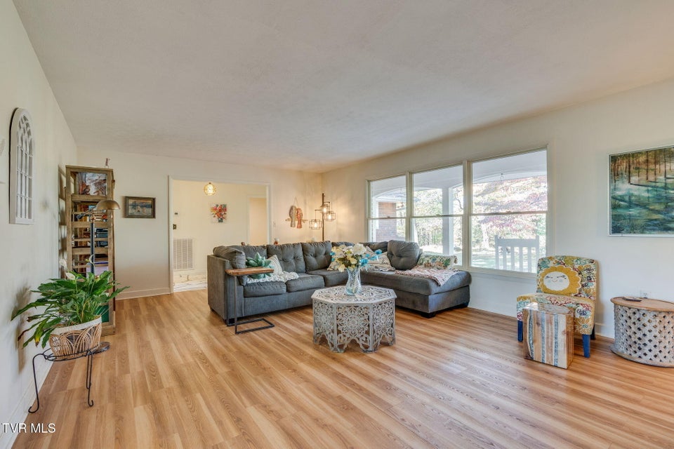 Photo #8: 141 Otari Drive