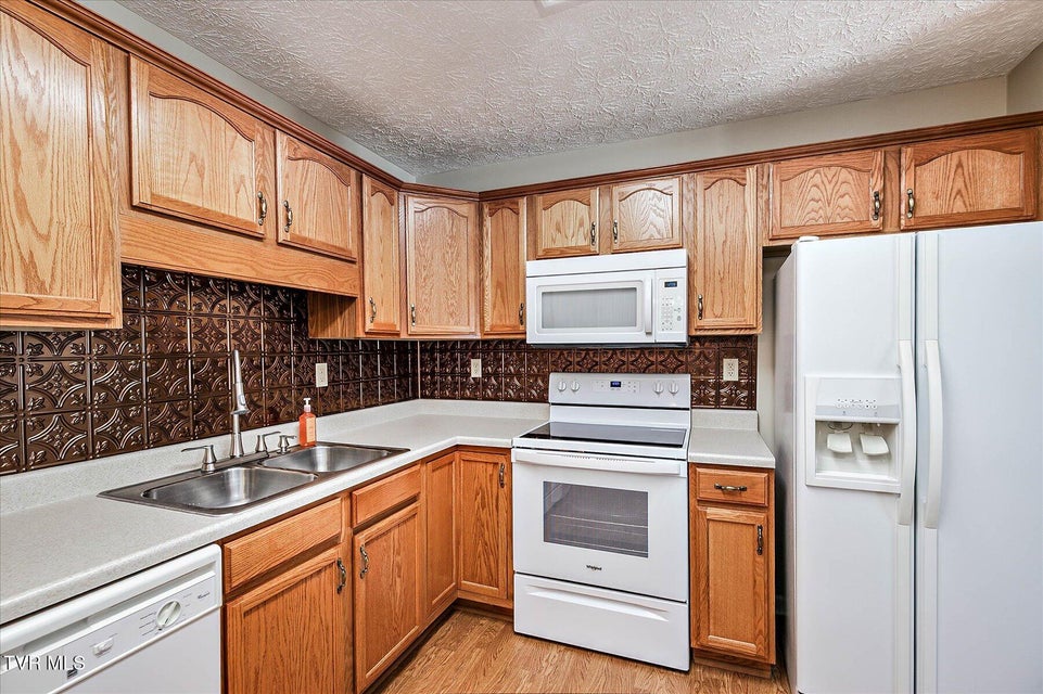 Photo #12: 953 Cornerstone Court