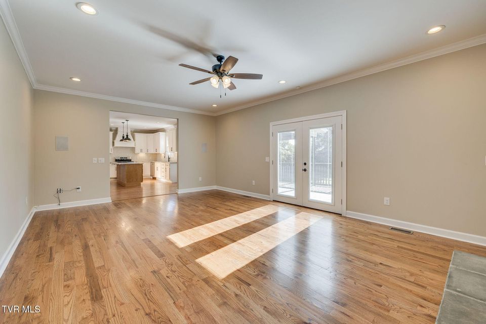 Photo #9: 6 Carriage Court