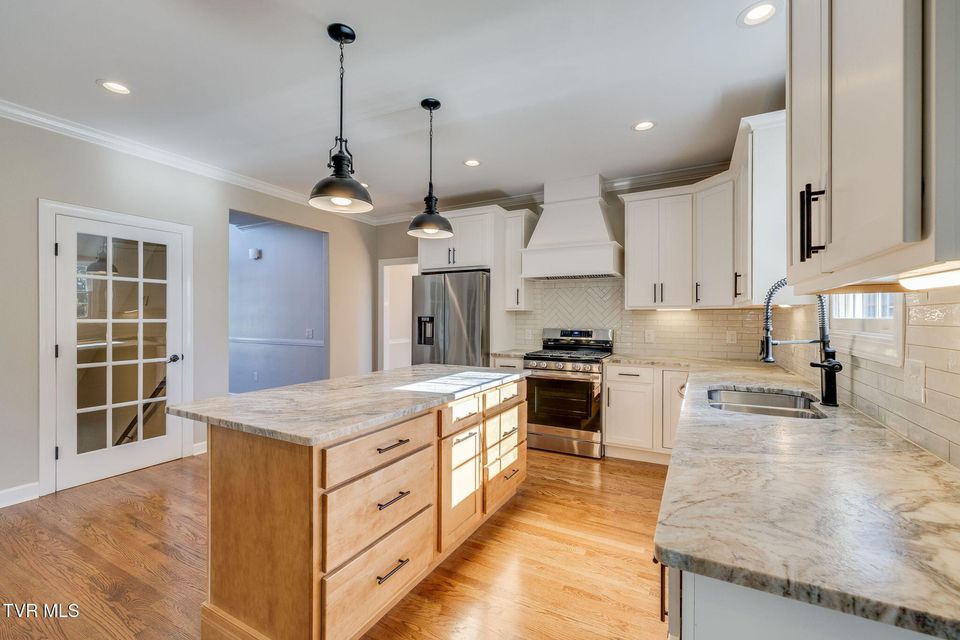 Photo #14: 6 Carriage Court