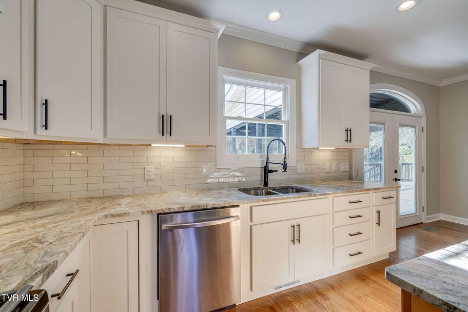 Photo #15: 6 Carriage Court