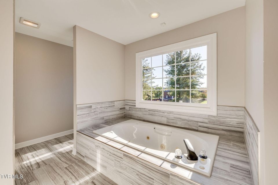 Photo #28: 6 Carriage Court