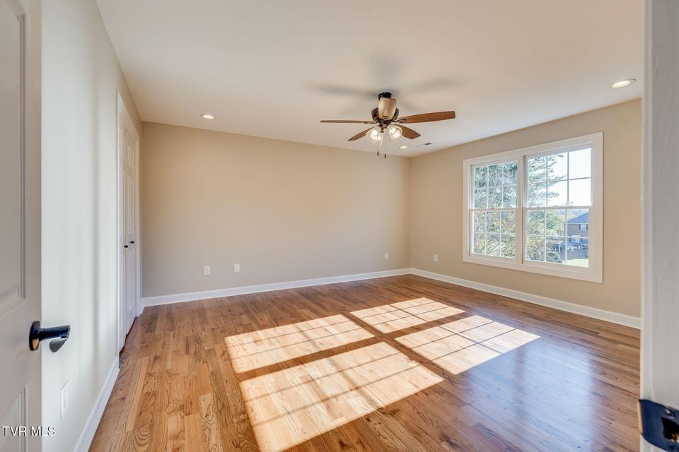 Photo #31: 6 Carriage Court