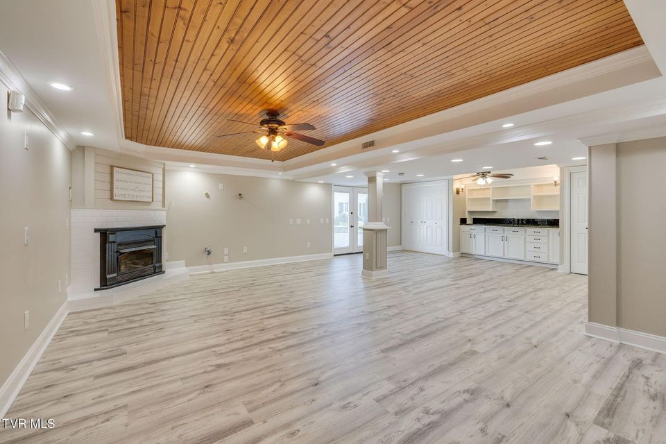 Photo #41: 6 Carriage Court