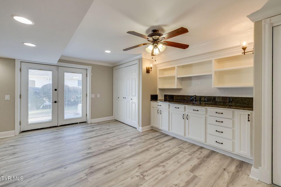 Photo #45: 6 Carriage Court