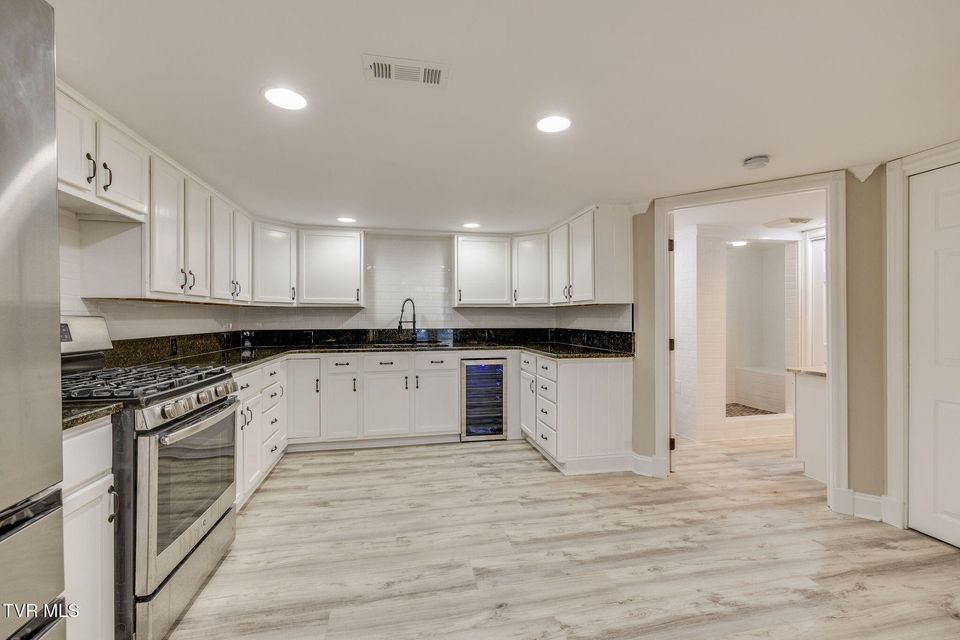 Photo #47: 6 Carriage Court