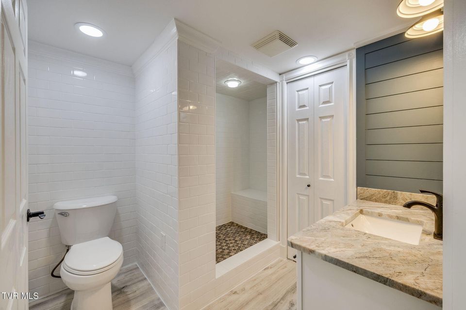 Photo #48: 6 Carriage Court