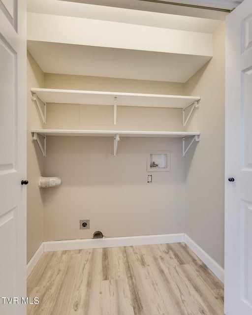 Photo #49: 6 Carriage Court