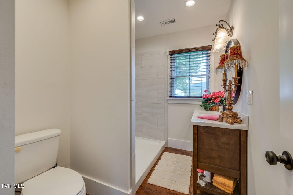 Photo #19: 403 Silver Lake Road